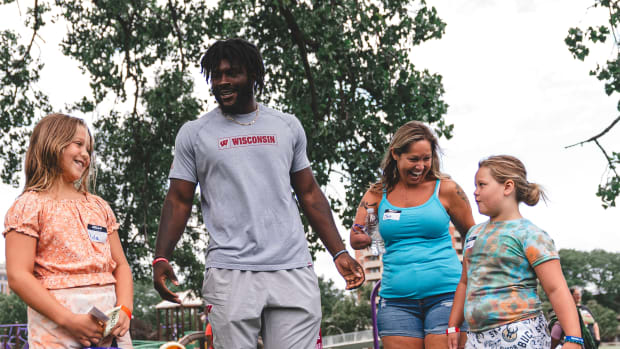 Wisconsin linebacker Jordan Turner giving backpacks to Madison area kids as part of a school supply drive (Credit: Troy Beckman, Team IFA)